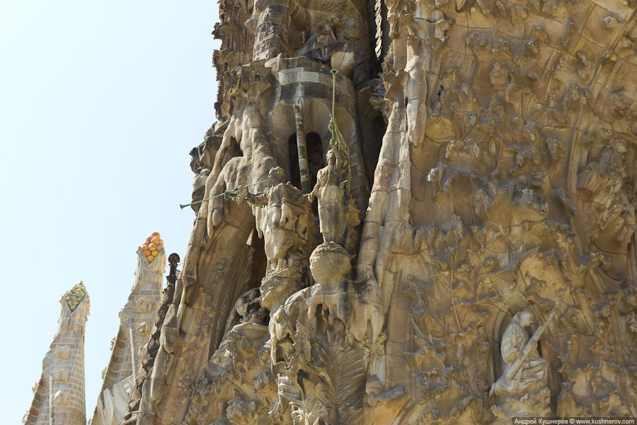 sagrada_familia_facade_of_christmas10