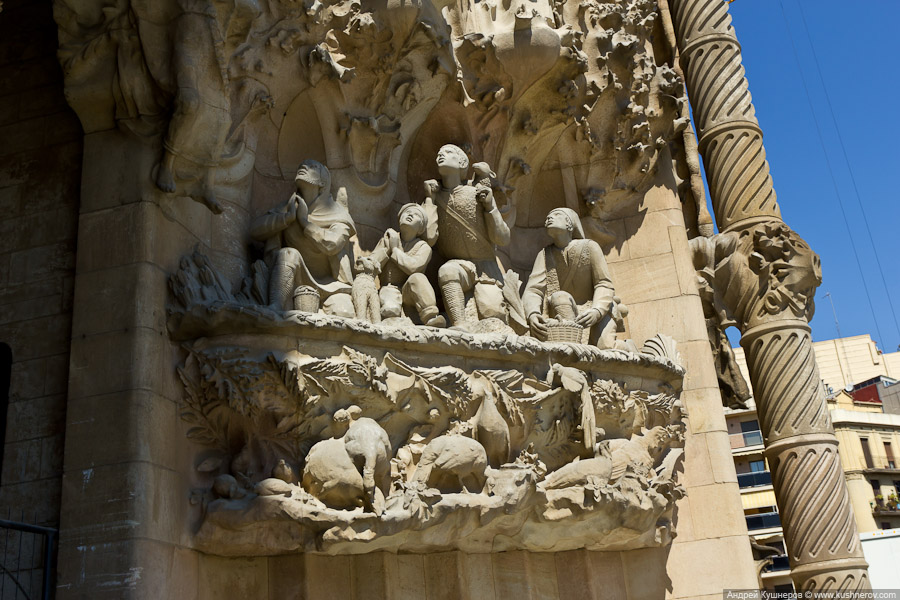 sagrada_familia_facade_of_christmas3