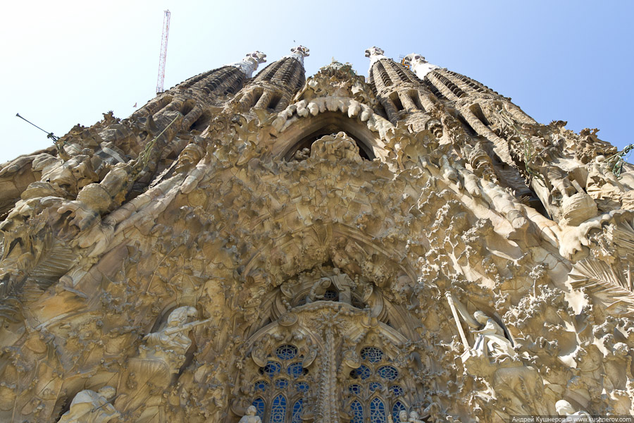 sagrada_familia_facade_of_christmas5