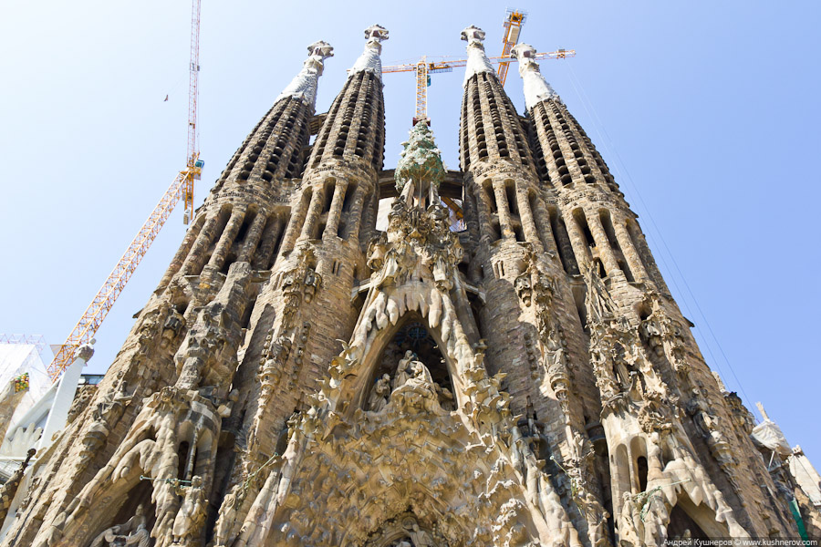 sagrada_familia_facade_of_christmas6