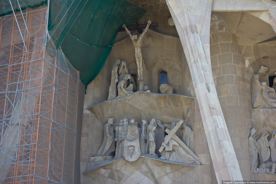 sagrada_familia_facade_of_passions2