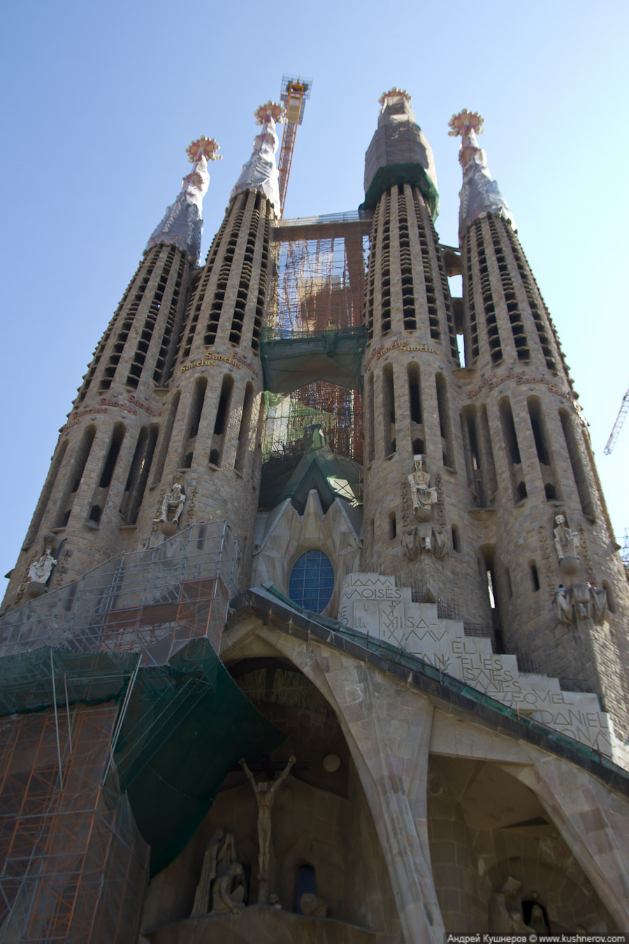 sagrada_familia_facade_of_passions3