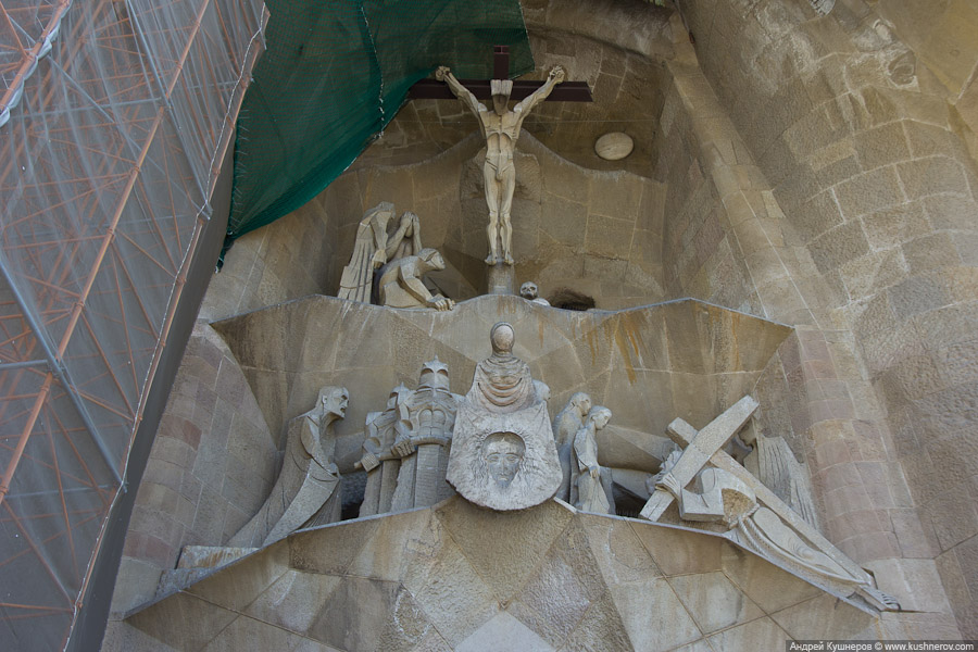 sagrada_familia_facade_of_passions4