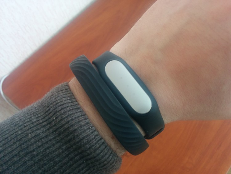 Jawbone UP 24 и Xiaomi MiBand на руке