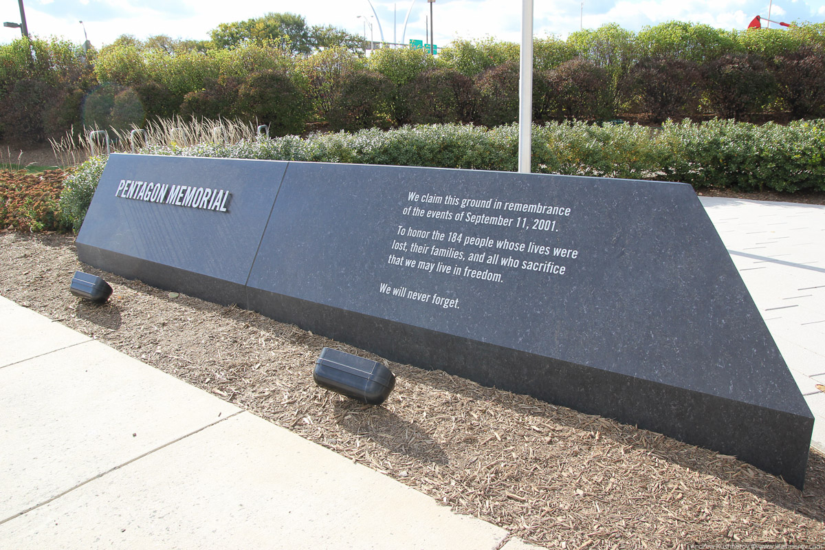Арлингтон, Вирджиния. Мемориал погибшим 9/11 около Пентагона